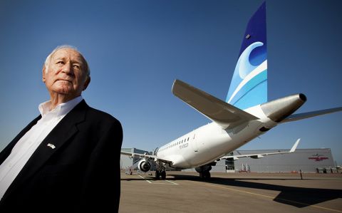 Ted Vallas, un emprendedor serial que estaría lanzando una aerolínea a la edad de 97 años